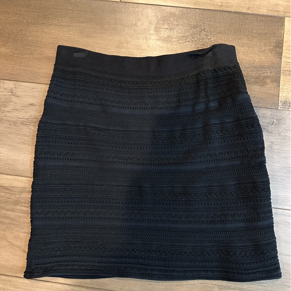 Barely worn crochet White House Black Market pencil skirt.
